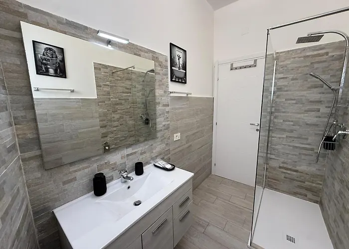 - Stazione Tiburtina Apartment *